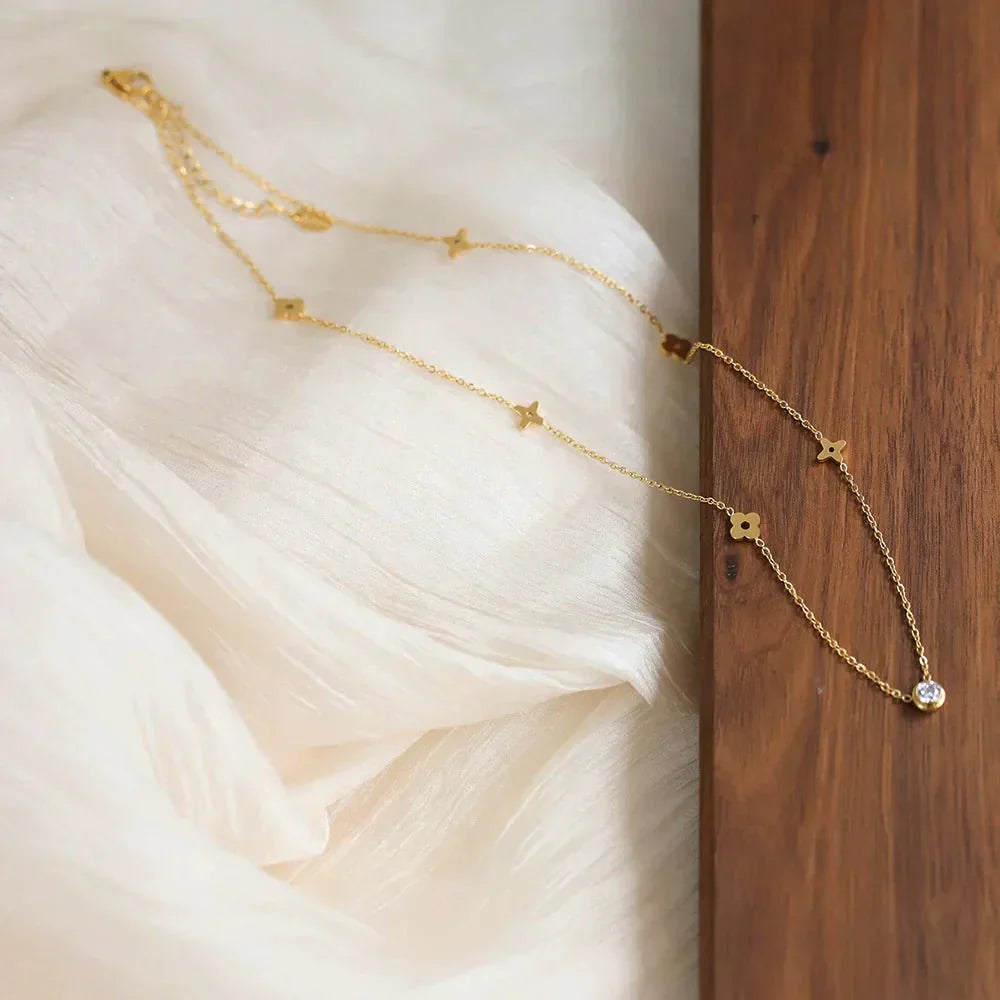 CARRIE Clover Necklace | Gold