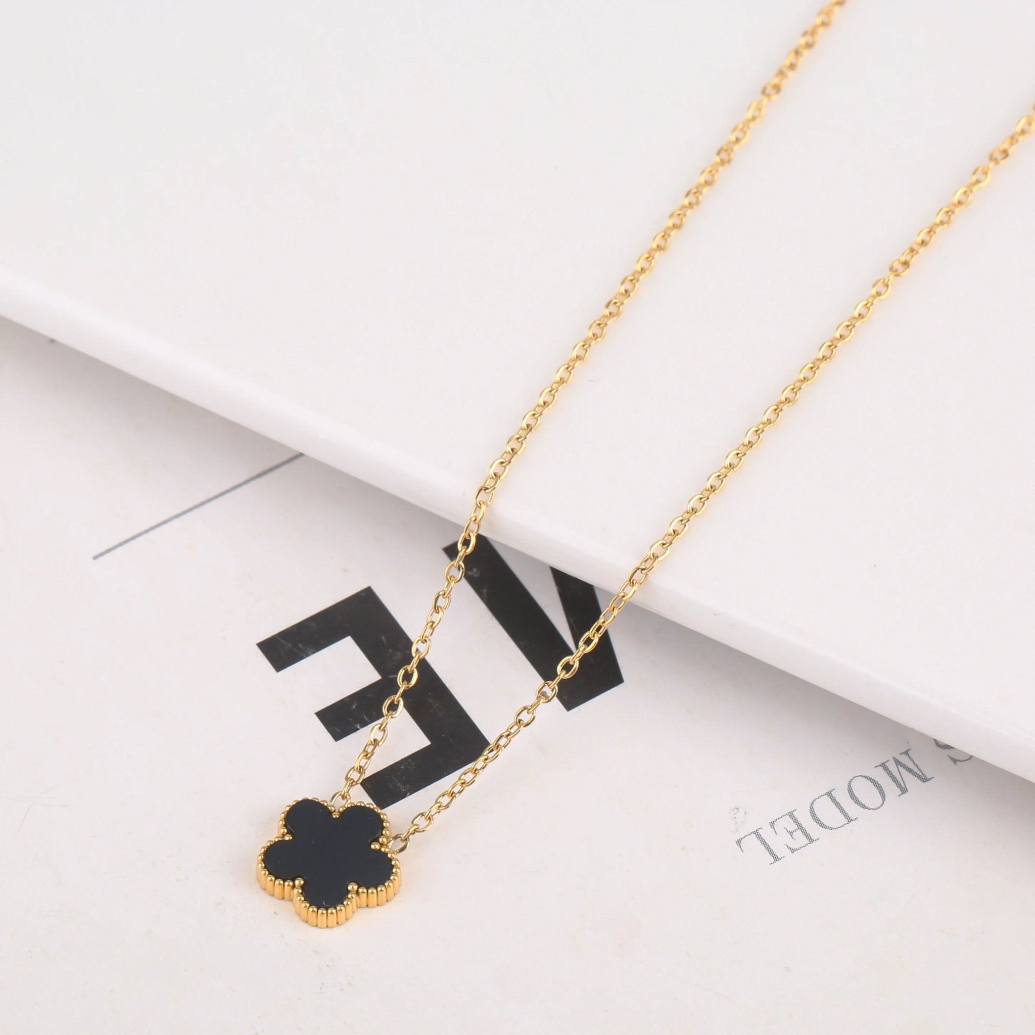 FOUR-LEAF | NECKLACE BLACK