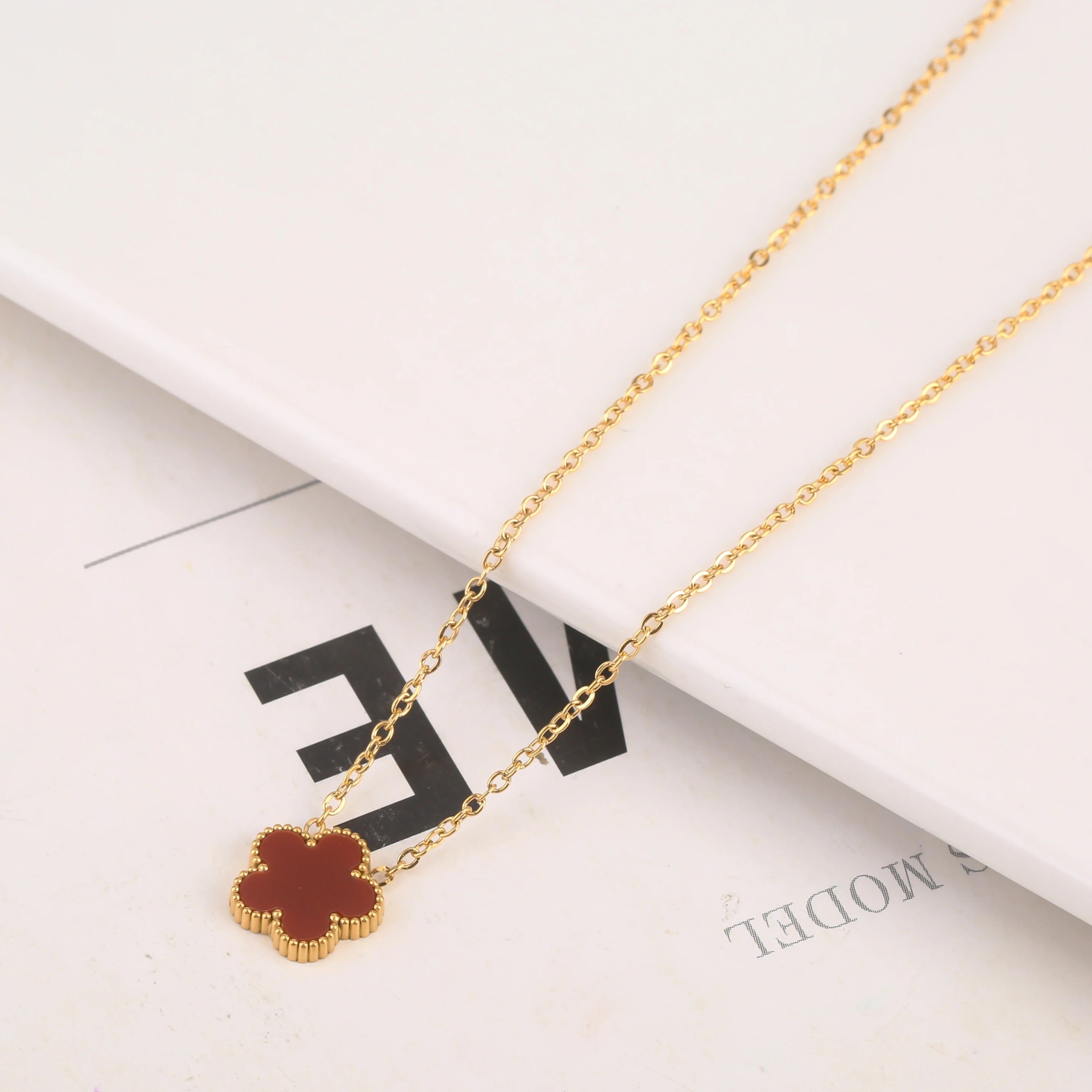 CLOVER | RED NECKLACE